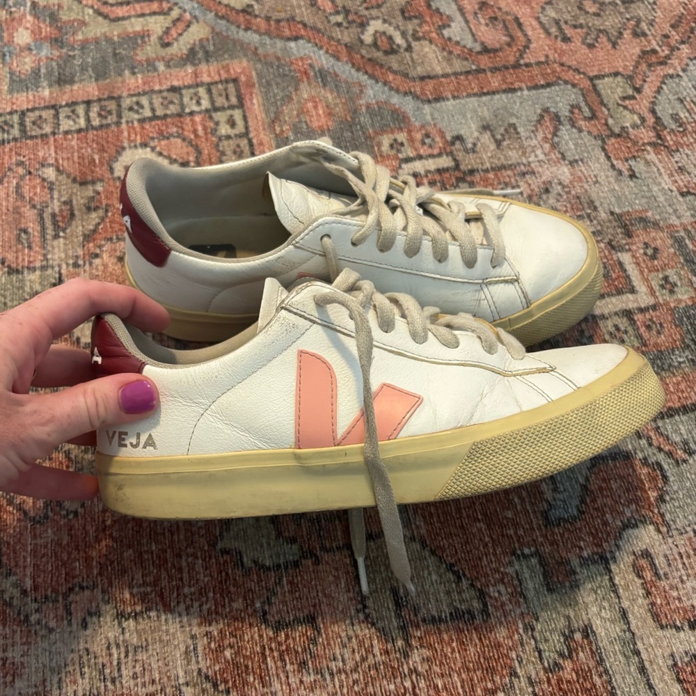 Veja burgundy and pink - Picture 2 of 5